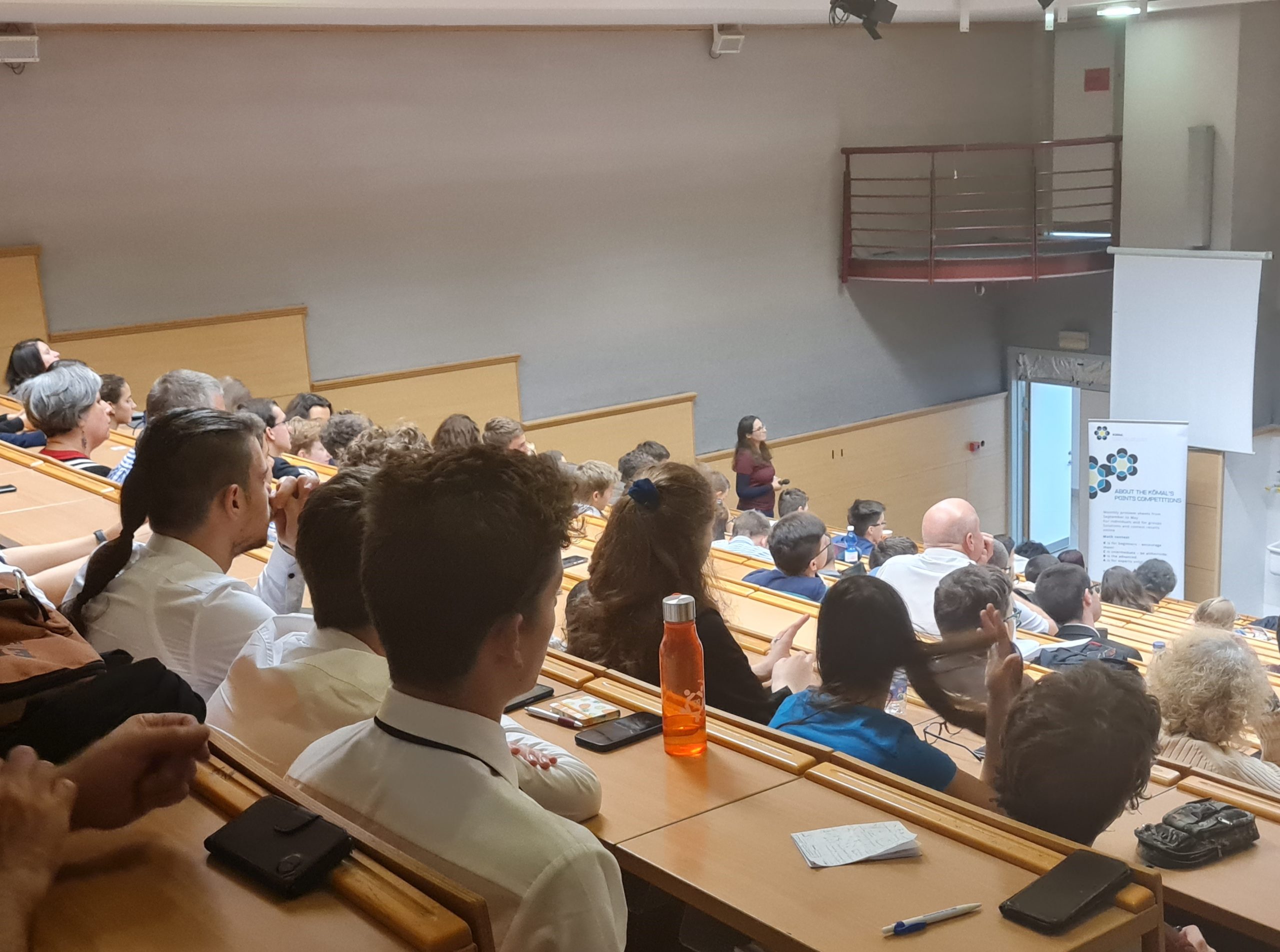 Sikeres KöMaL-rendezvény az ELTE-n 6 kozonseg scaled