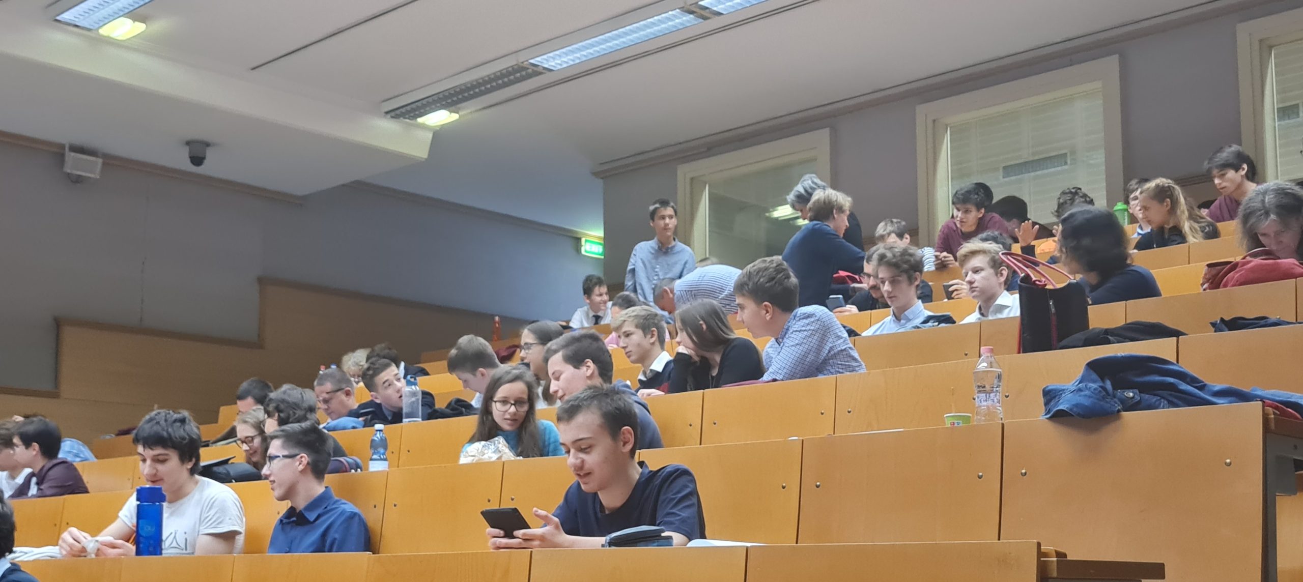 Sikeres KöMaL-rendezvény az ELTE-n 5 kznsegelorol scaled