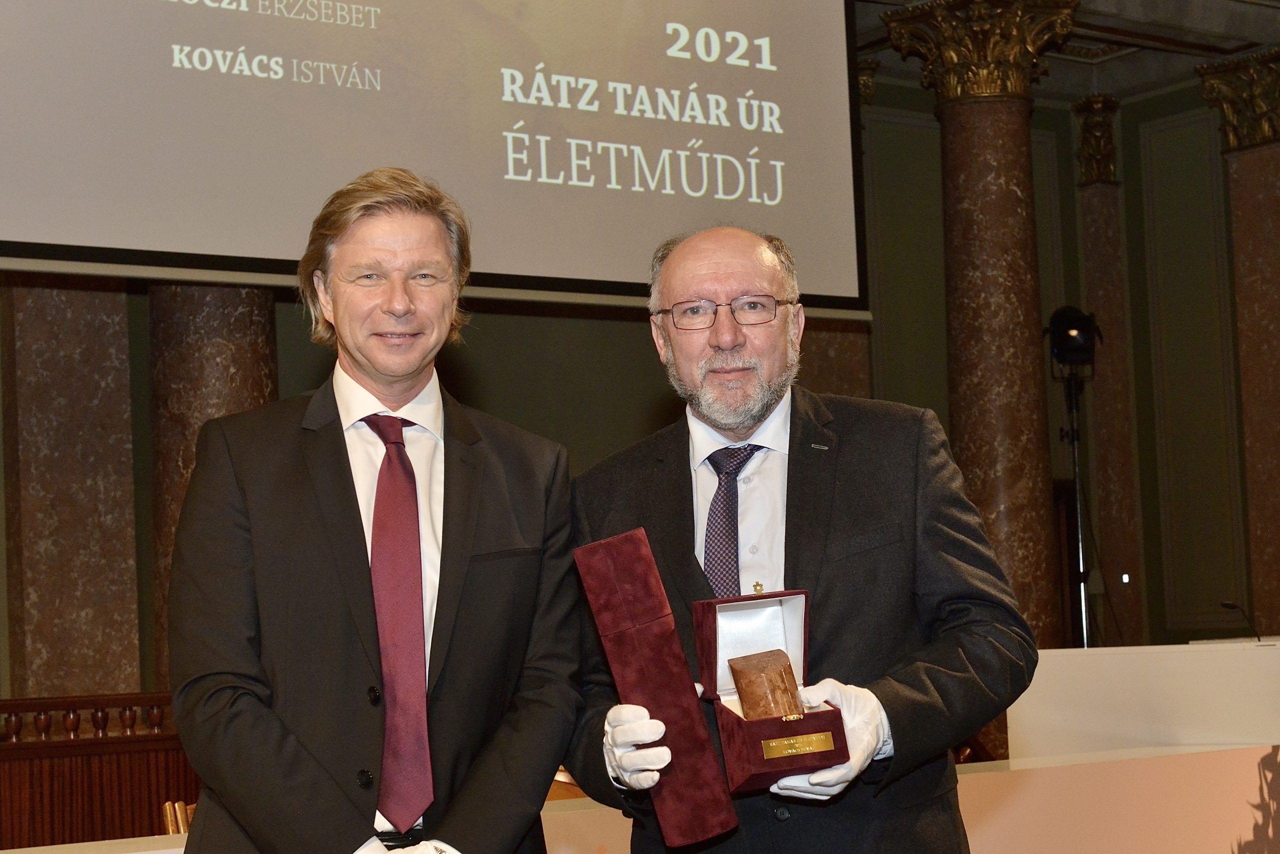 Rátz tanár úr utódai 2021-ben 5 Vrkonyi Viktor Graphisoft s Kovcs Istvn matematika djaz Dxxw scaled